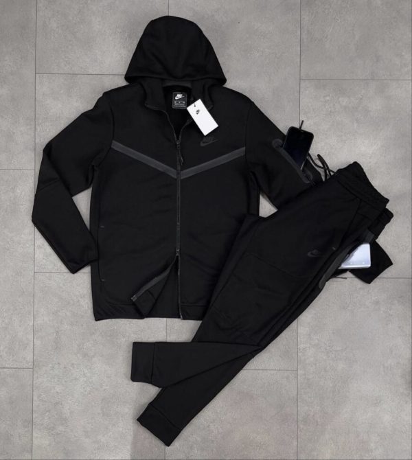 Nike Tech Fleece - Black