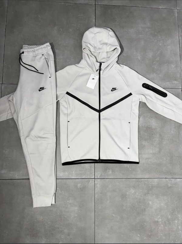 Nike Tech Fleece 2025
